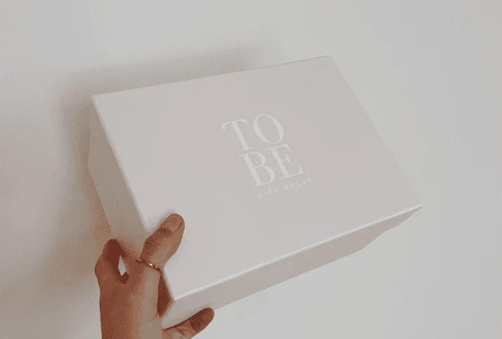 Small Pearly White Gift Box (23 X 16 X 11CM)